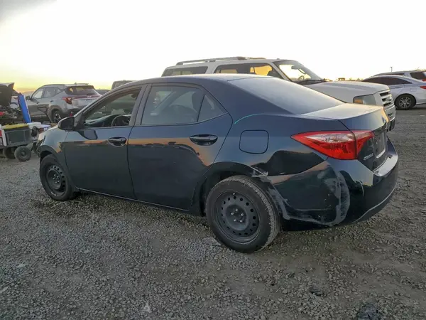 5YFBURHE9JP807884 2018 TOYOTA COROLLA - Image 2
