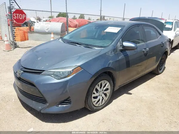 5YFBURHE9JP808047 2018 TOYOTA COROLLA - Image 2