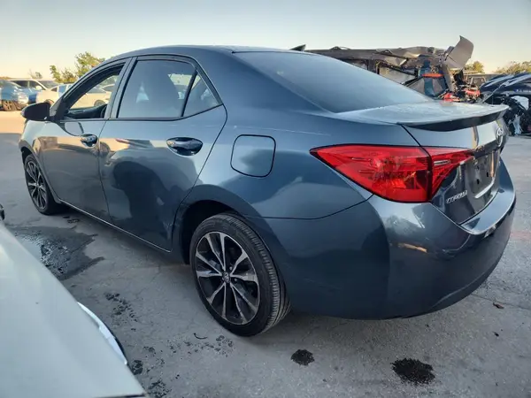 5YFBURHE9JP809392 2018 TOYOTA COROLLA - Image 2