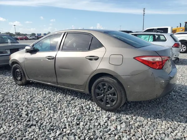 5YFBURHE9JP809764 2018 TOYOTA COROLLA - Image 2