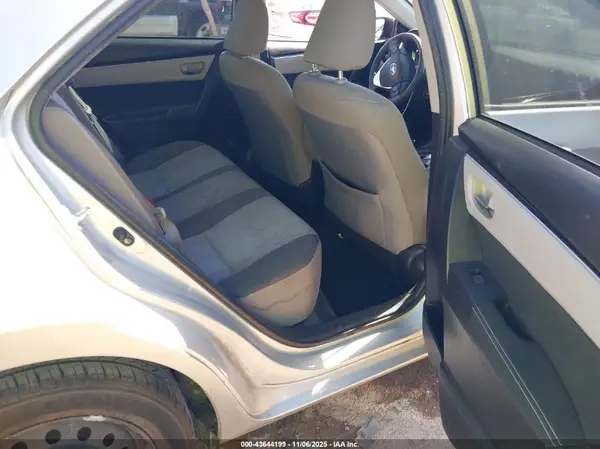 5YFBURHE9JP812132 2018 TOYOTA COROLLA - Image 8