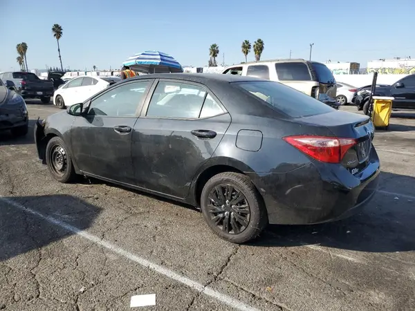 5YFBURHE9JP812437 2018 TOYOTA COROLLA - Image 2