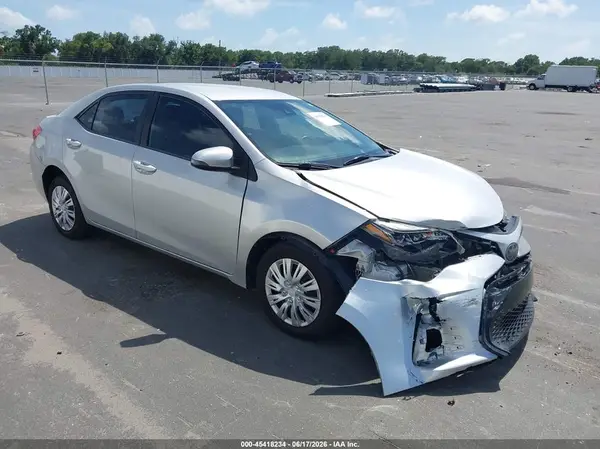 5YFBURHE9JP812616 2018 TOYOTA COROLLA - Image 1