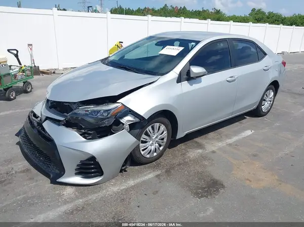 5YFBURHE9JP812616 2018 TOYOTA COROLLA - Image 2
