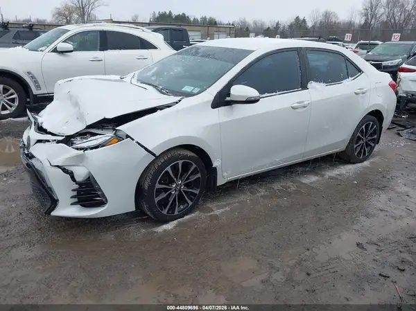 5YFBURHE9JP813099 2018 TOYOTA COROLLA - Image 2