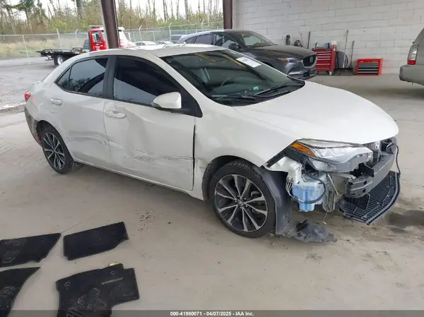 5YFBURHE9JP814432 2018 TOYOTA COROLLA - Image 1