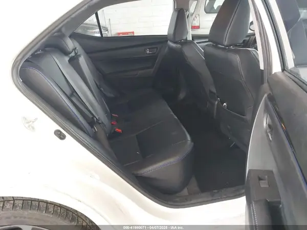5YFBURHE9JP814432 2018 TOYOTA COROLLA - Image 8