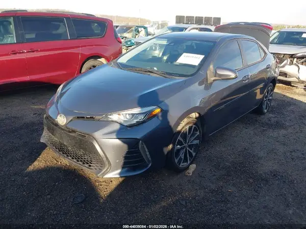 5YFBURHE9JP814723 2018 TOYOTA COROLLA - Image 2