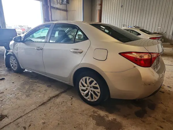 5YFBURHE9JP815337 2018 TOYOTA COROLLA - Image 2