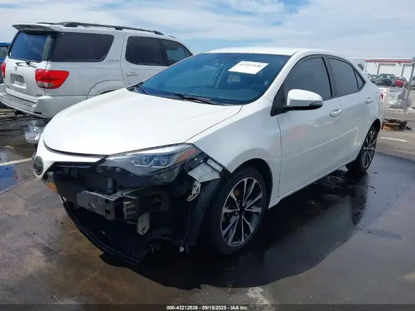 5YFBURHE9JP816178 2018 TOYOTA COROLLA - Image 2