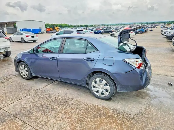 5YFBURHE9JP817749 2018 TOYOTA COROLLA - Image 2