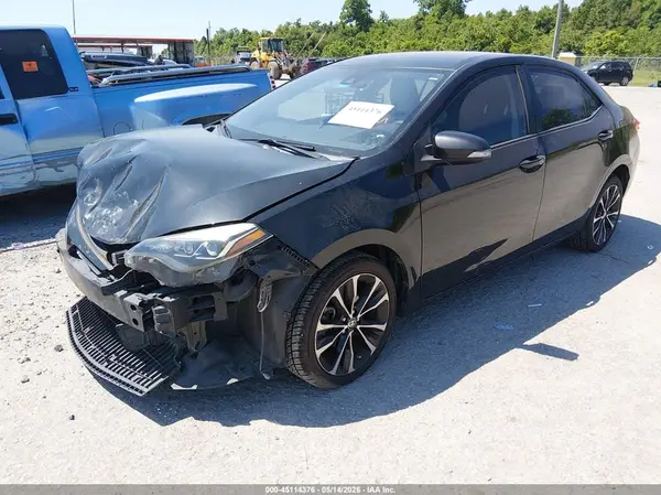 5YFBURHE9JP818819 2018 TOYOTA COROLLA - Image 2