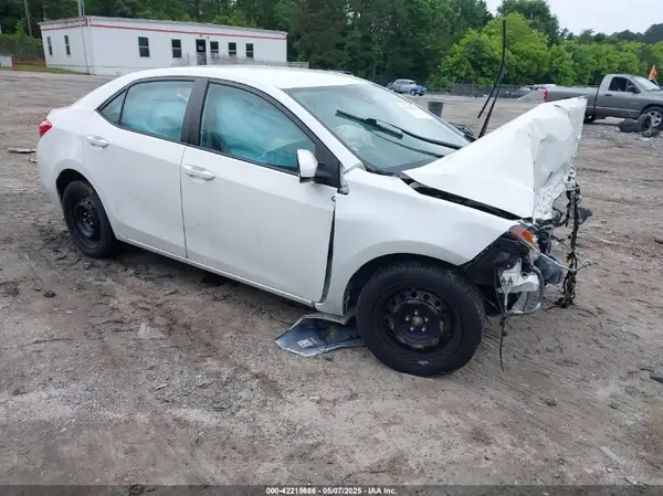5YFBURHE9JP819517 2018 TOYOTA COROLLA - Image 1