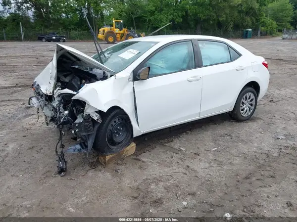 5YFBURHE9JP819517 2018 TOYOTA COROLLA - Image 2