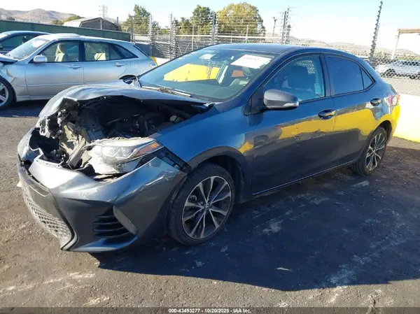 5YFBURHE9JP820506 2018 TOYOTA COROLLA - Image 2