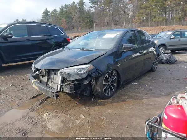 5YFBURHE9JP822658 2018 TOYOTA COROLLA - Image 2