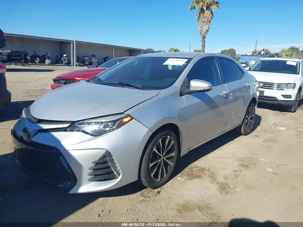 5YFBURHE9JP822918 2018 TOYOTA COROLLA - Image 2