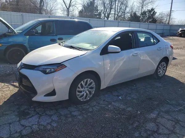 5YFBURHE9JP824572 2018 TOYOTA COROLLA - Image 1