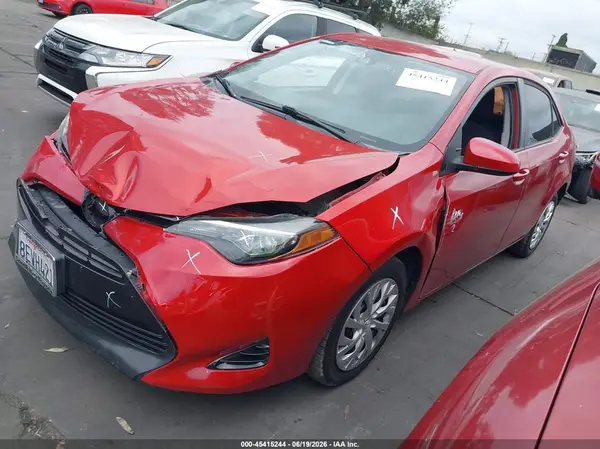 5YFBURHE9JP825494 2018 TOYOTA COROLLA - Image 2