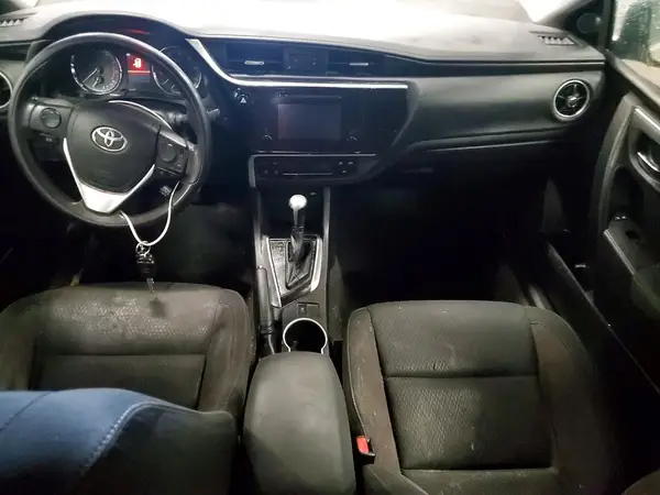 5YFBURHE9JP825687 2018 TOYOTA COROLLA - Image 8