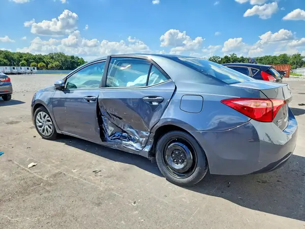 5YFBURHE9JP826693 2018 TOYOTA COROLLA - Image 2