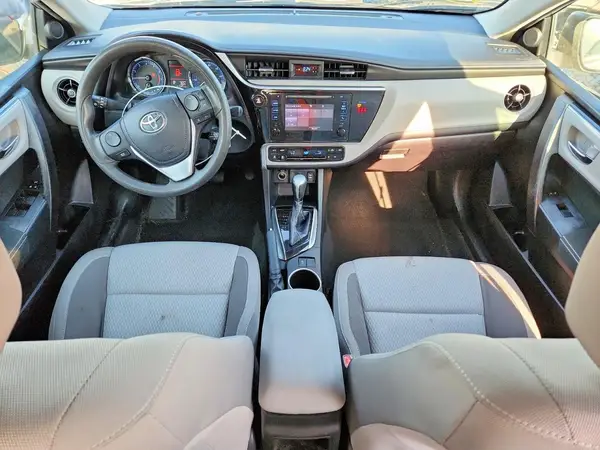 5YFBURHE9JP826693 2018 TOYOTA COROLLA - Image 8