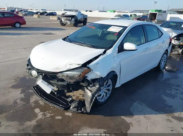 5YFBURHE9JP826970 2018 TOYOTA COROLLA - Image 2