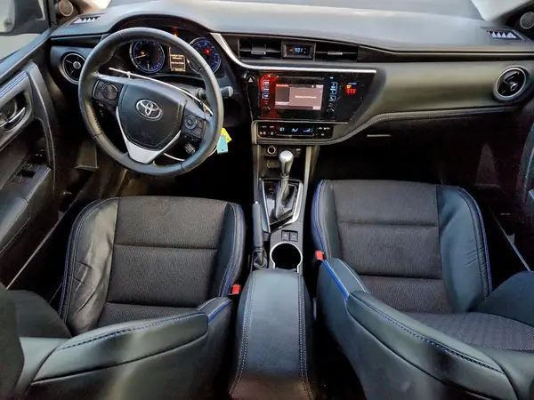 5YFBURHE9JP827214 2018 TOYOTA COROLLA - Image 8