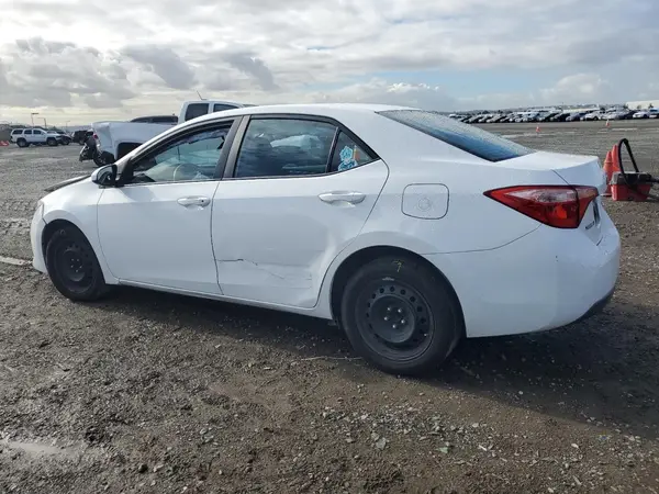 5YFBURHE9JP828380 2018 TOYOTA COROLLA - Image 2