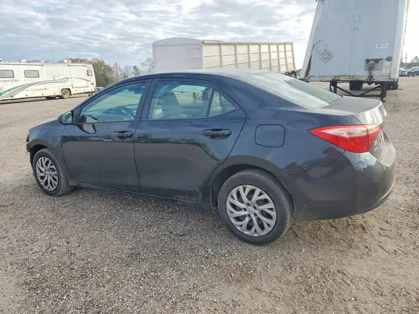 5YFBURHE9JP829433 2018 TOYOTA COROLLA - Image 2