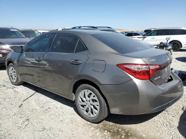 5YFBURHE9JP830386 2018 TOYOTA COROLLA - Image 2