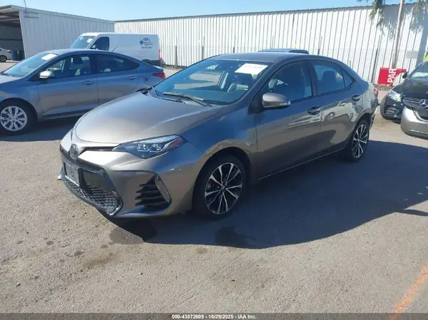5YFBURHE9JP830825 2018 TOYOTA COROLLA - Image 2