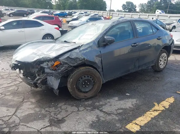 5YFBURHE9JP830985 2018 TOYOTA COROLLA - Image 2