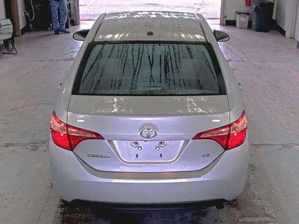 5YFBURHE9JP831098 2018 TOYOTA COROLLA - Image 2