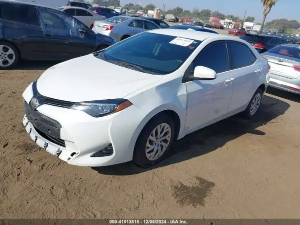 5YFBURHE9JP831246 2018 TOYOTA COROLLA - Image 2