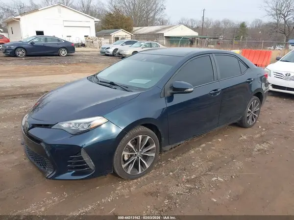 5YFBURHE9JP833028 2018 TOYOTA COROLLA - Image 2