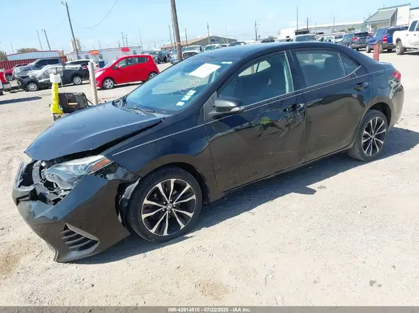 5YFBURHE9JP833451 2018 TOYOTA COROLLA - Image 2
