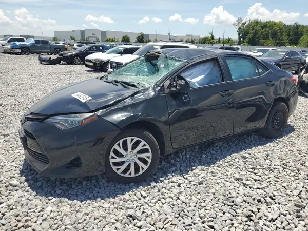 5YFBURHE9JP833840 2018 TOYOTA COROLLA - Image 1