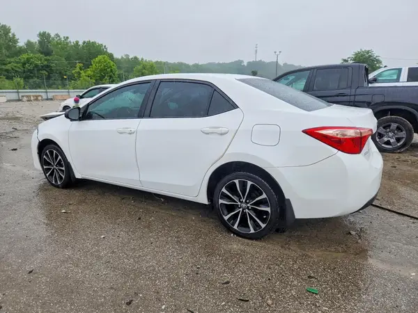 5YFBURHE9JP834065 2018 TOYOTA COROLLA - Image 2