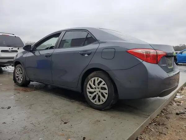 5YFBURHE9JP835474 2018 TOYOTA COROLLA - Image 2