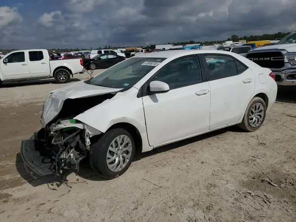 5YFBURHE9JP835913 2018 TOYOTA COROLLA - Image 1