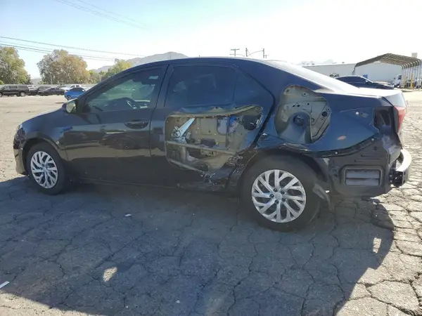 5YFBURHE9JP835930 2018 TOYOTA COROLLA - Image 2