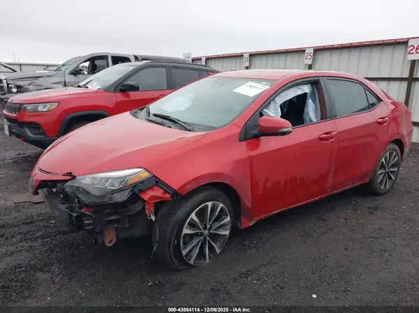 5YFBURHE9JP836849 2018 TOYOTA COROLLA - Image 2