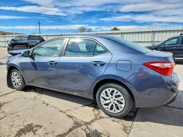 5YFBURHE9JP838939 2018 TOYOTA COROLLA - Image 2