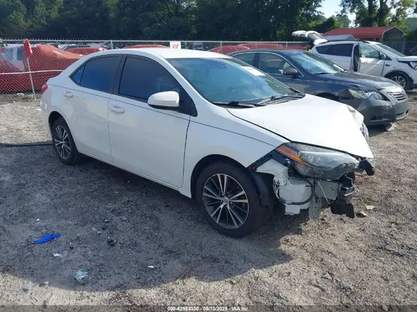 5YFBURHE9JP839301 2018 TOYOTA COROLLA - Image 1