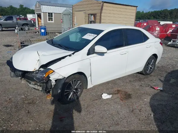 5YFBURHE9JP839301 2018 TOYOTA COROLLA - Image 2