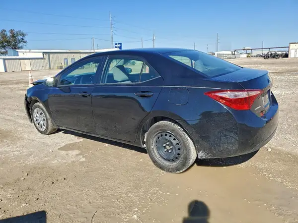 5YFBURHE9JP839668 2018 TOYOTA COROLLA - Image 2