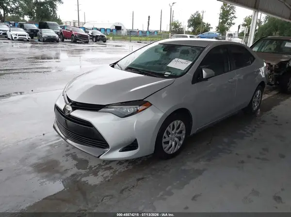 5YFBURHE9JP839749 2018 TOYOTA COROLLA - Image 2