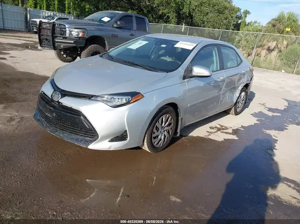 5YFBURHE9JP840447 2018 TOYOTA COROLLA - Image 2