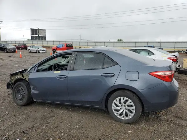 5YFBURHE9JP841758 2018 TOYOTA COROLLA - Image 2